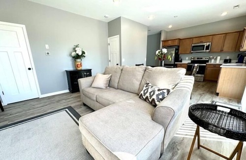 Mankato Casa | Welcome to The Willow - Spacious 4-bedroom townhome close to MSU