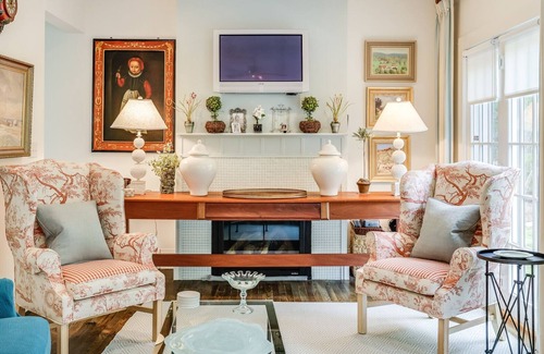 Brewster Cabaña | Welcome to this charming two-story Cape Cod Brewster Cottage