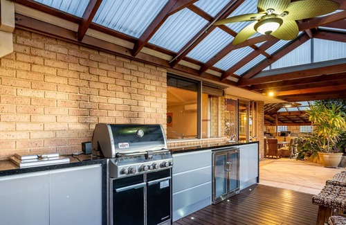 Connolly Casa | Welcome to Tranquil Family Oasis: Spa Garden & BBQ