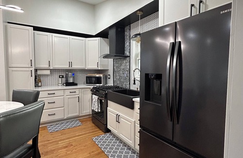 Des Plaines Casa | Welcome to your perfect getaway in our beautifully renovated home!