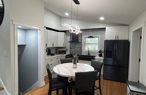Des Plaines Casa | Welcome to your perfect getaway in our beautifully renovated home!