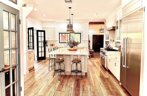 Toluca Lake Casa | Welcome to your serene oasis in the heart of the city!