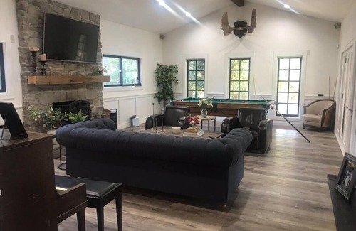 Toluca Lake Casa | Welcome to your serene oasis in the heart of the city!
