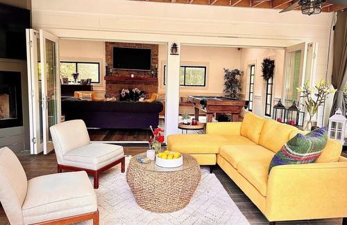 Toluca Lake Casa | Welcome to your serene oasis in the heart of the city!