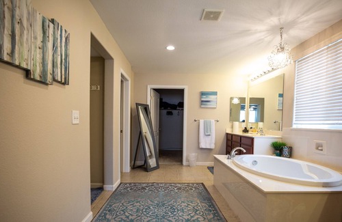 North Natomas Casa | Welcome - with a burst of uplifting joy!
