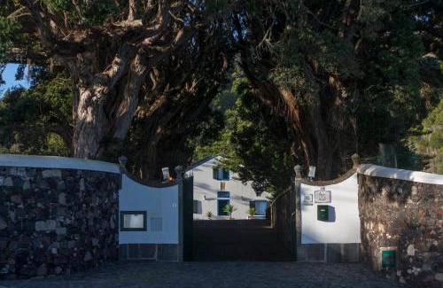 Caloura Casa | WelcomeBuddy - Casa do Monte - Garden & Sea sight