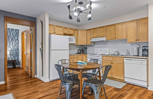 Cougar Creek Condominio | Welcoming 2 Bed/2 Ba-View-Pet-Gym-Parking-Wash/Dry
