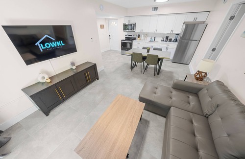 Lake Ridge Apartamento | Welcoming 2 Bedroom 2 Bath Apt w/ Private Patio & Pool Access