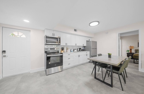 Lake Ridge Apartamento | Welcoming 2 Bedroom 2 Bath Apt w/ Private Patio & Pool Access