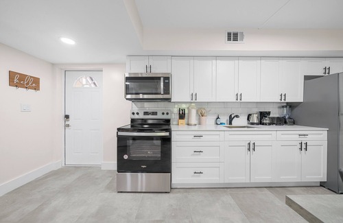 Lake Ridge Apartamento | Welcoming 2 Bedroom 2 Bath Apt w/ Private Patio & Pool Access