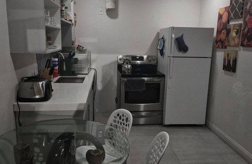 Las Vegas Apartamento | Welcoming 2-bedroom apartment with AC in vibrant Las Vegas