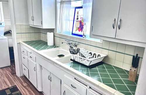 Los Angeles Apartamento | Welcoming 2-bedroom apartment in vibrant Los Angeles 15-minutes from the ocean.