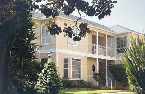 Los Angeles Apartamento | Welcoming 2-bedroom apartment in vibrant Los Angeles 15-minutes from the ocean.