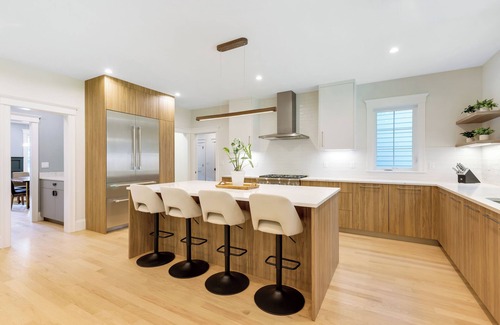 Andover Casa | Welcoming 2025 built: 4-bedroom 3.5-bath modern farm house @ charming Andover