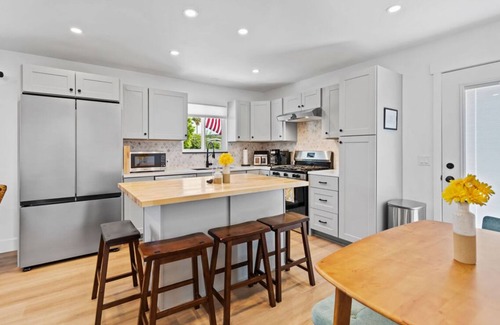 Clairemont Casa | Welcoming 3-bedroom bungalow close to all with AC in sunny San Diego