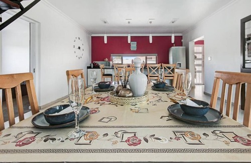 Bloubergstrand Casa | Welcoming 4-bedroom house with WiFi in Cape Town