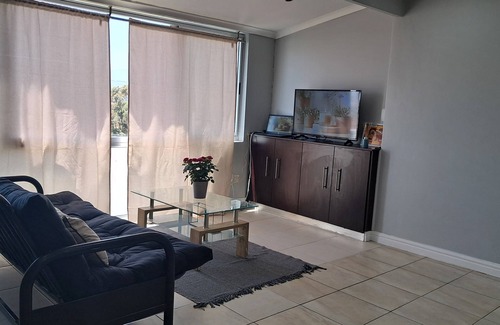 Mountainside Apartamento | Welcoming apartment with ocean view in peaceful Gordon's bay