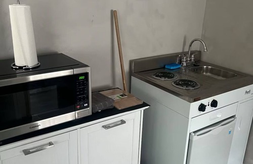 Northeast Miami Apartamento | Welcoming apartment with AC in vibrant Miami