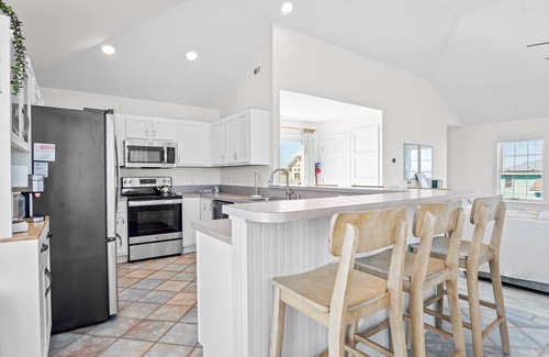 Avon Casa | Welcoming Beach House with Private Pool and Hot Tub