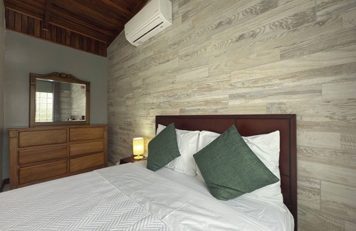 Agonia Cama Y Desayuno | Welcoming bed & breakfast with AC in Alajuela, near the airport,15 minutes away.