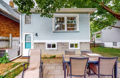 Forest Park Casa | Welcoming Bungalow with Large, Fenced Dog-Friendly Yard - Walk to Madison St