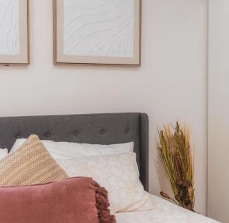Claremont Apartamento | Welcoming Claremont Studio With Private Yard and Pool Spa