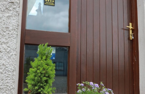 Castleblayney Cabaña | Welcoming cottage with WiFi in charming Castleblayney , County Monaghan