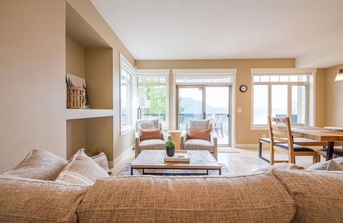 Celista Condominio | Welcoming family-friendly lake front condo on the beautiful, sunny Shuswap Lake!