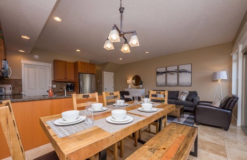 Celista Condominio | Welcoming family-friendly lake front condo on the beautiful, sunny Shuswap Lake.