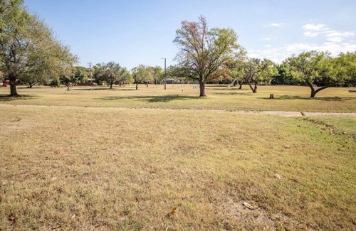 Wichita Falls Casa | Welcoming Family home in coveted neighborhood