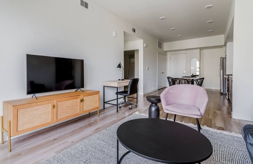 Hayward Apartamento | Welcoming Hayward 1BR w/ Heated Pool & Outdoor Kitchens, by Blueground