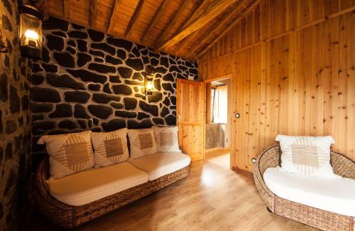 Cais do Pico Casa | Welcoming House in São Roque do Pico with Mountain View