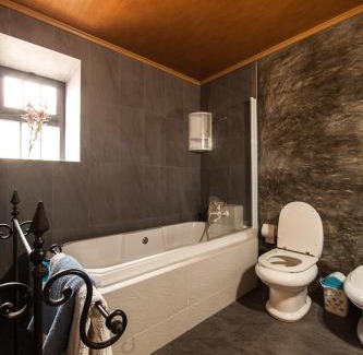 Cais do Pico Casa | Welcoming House in São Roque do Pico with Mountain View