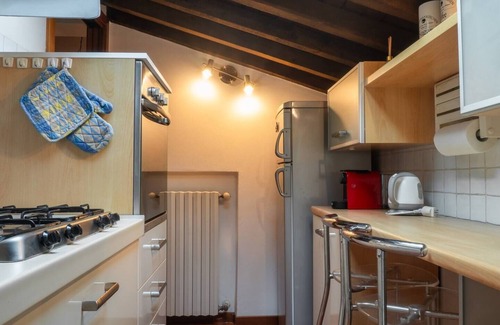 Citta Antica Apartamento | welcoming large, private apartment, sleeps 6 in the center of Verona