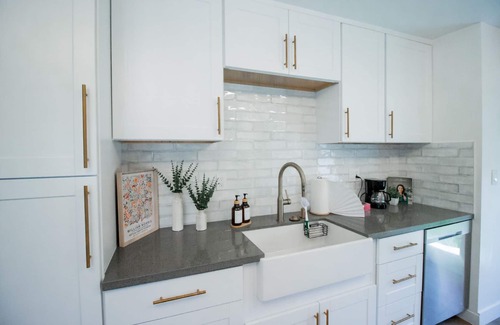 Lawndale Casa | Welcoming & Modern 3BD/2BA Home - Close to SpaceX, LAX, Beaches, & more!