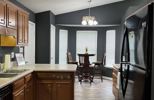 Albany Casa | Welcoming Oasis for Business or Leisure!