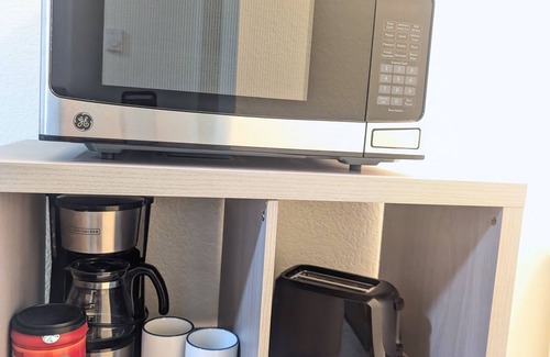 West Colorado Springs Apartamento | Welcoming studio with AC in marvelous Colorado Springs
