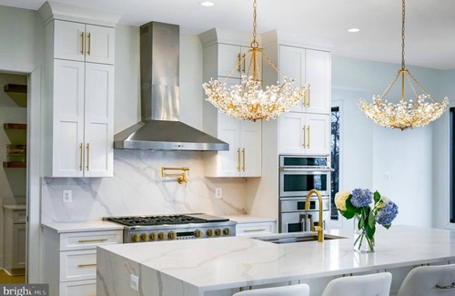 Annapolis Casa | Welcoming Waterfront Luxury Estate for Family, Friends, and Pets in Annapolis