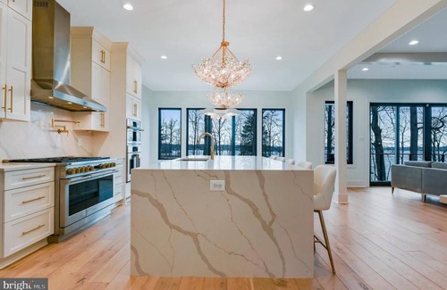 Annapolis Casa | Welcoming Waterfront Luxury Estate for Family, Friends, and Pets in Annapolis