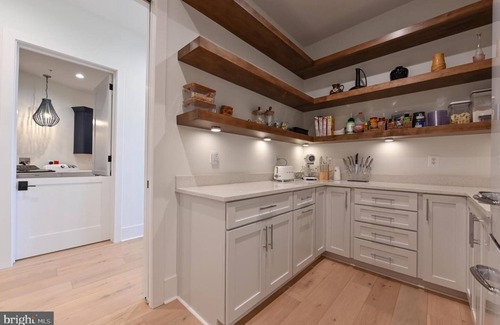 Annapolis Casa | Welcoming Waterfront Luxury Estate for Family, Friends, and Pets in Annapolis