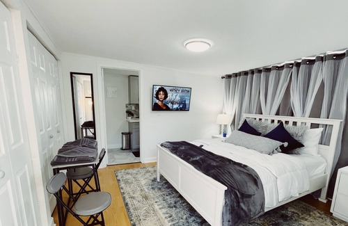 The Hammocks Apartamento | welcoming you to a Bedroom kitchen and parking
