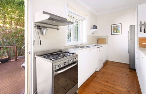 Clovelly Casa | Well appointed 2BR unit in central Mandurah complex