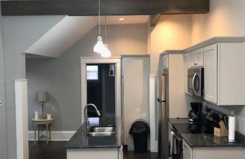 Charleston Apartamento | Well appointed East End 1st floor apt w off-street parking, WD, WiFi, pets ok