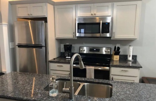 Charleston Apartamento | Well appointed East End 1st floor apt w off-street parking, WD, WiFi, pets ok