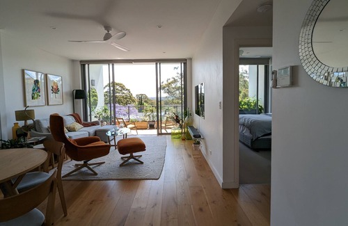 Lane Cove Apartamento | Well appointed, elevated, light filled Apartment