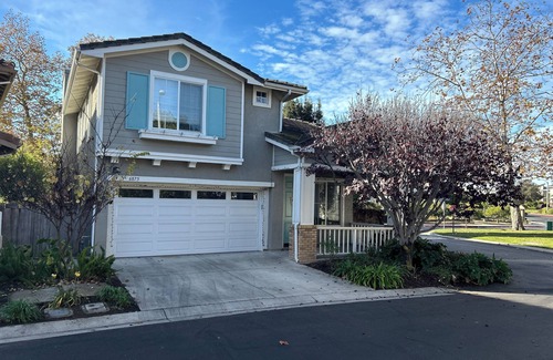 Goleta Casa | Well-appointed house near UCSB with pool, hot tub, tennis, gym