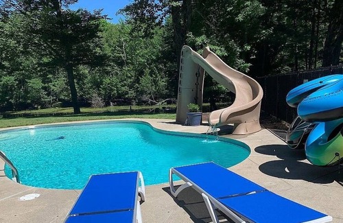 Menominee Casa | Well-appointed River home w/pool, screened porch, freestanding tub