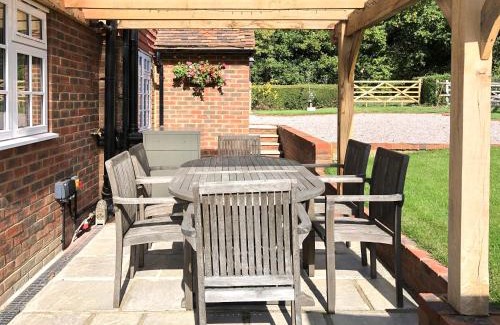 Barns Green Casa | Well Cottage