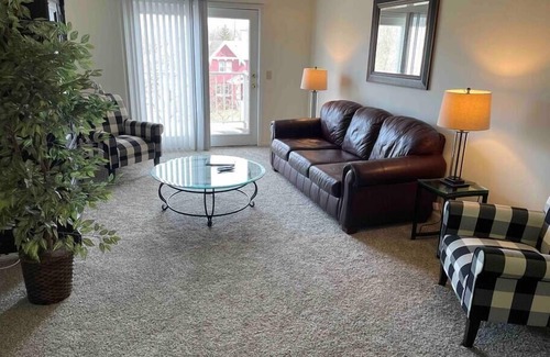 Oshkosh Apartamento | Well Equipped 2BD/2BA Residence Near Downtown