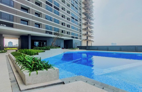 Pinang Apartamento | Well Furnished 1Br At Collins Boulevard Apartment